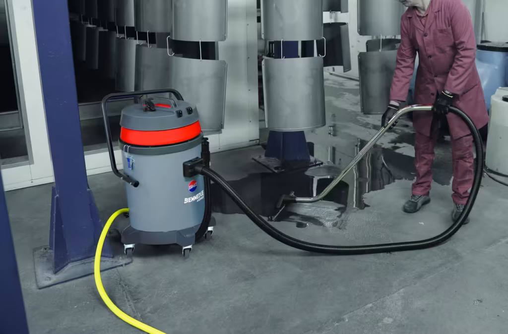 Aspiratore professionale SP SM 80 F B PL B AC BM2 per polvere e liquidi vista dettaglio componenti industriali
