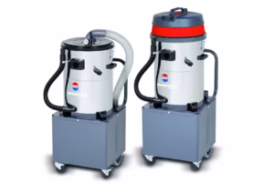 Aspiratori industriali compatti QT e Q-BAT per aspirazione polveri e liquidi con fusti removibili e pulizia filtro meccanica