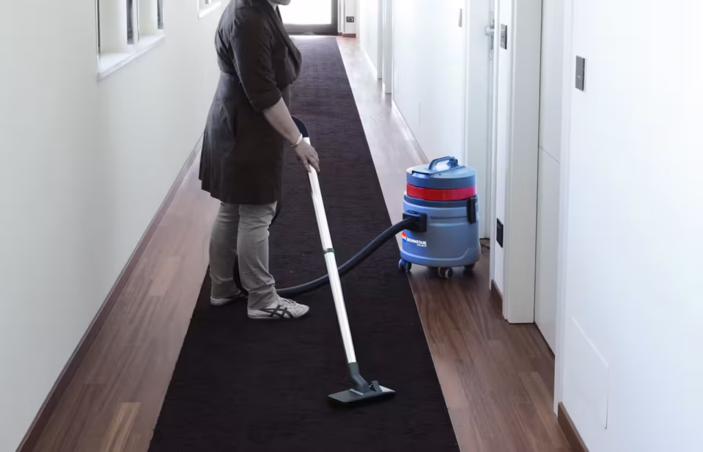 Aspiratori professionali BM2 SP 30-45 e SM 25-40 dettaglio componenti e accessori per pulizia industriale
