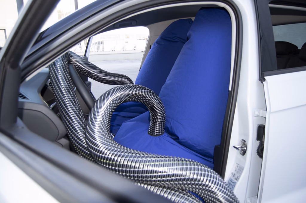 Asciugatore interni autoveicoli AS3 BM2 in azione, sistema professionale per asciugatura rapida abitacoli auto e furgoni