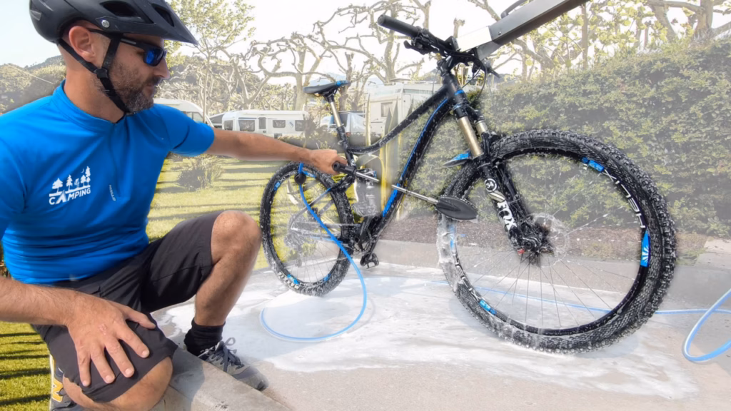 Lavabici professionale Bike Wash BKW per pulizia biciclette in stazioni self service venduto da FM2