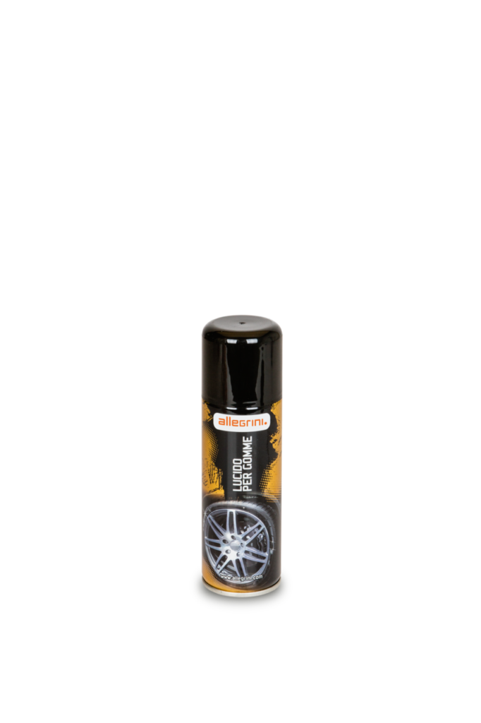 Lucido per gomme Allegrini applicato su pneumatico auto, lucidante professionale per gomme effetto brillante FM2