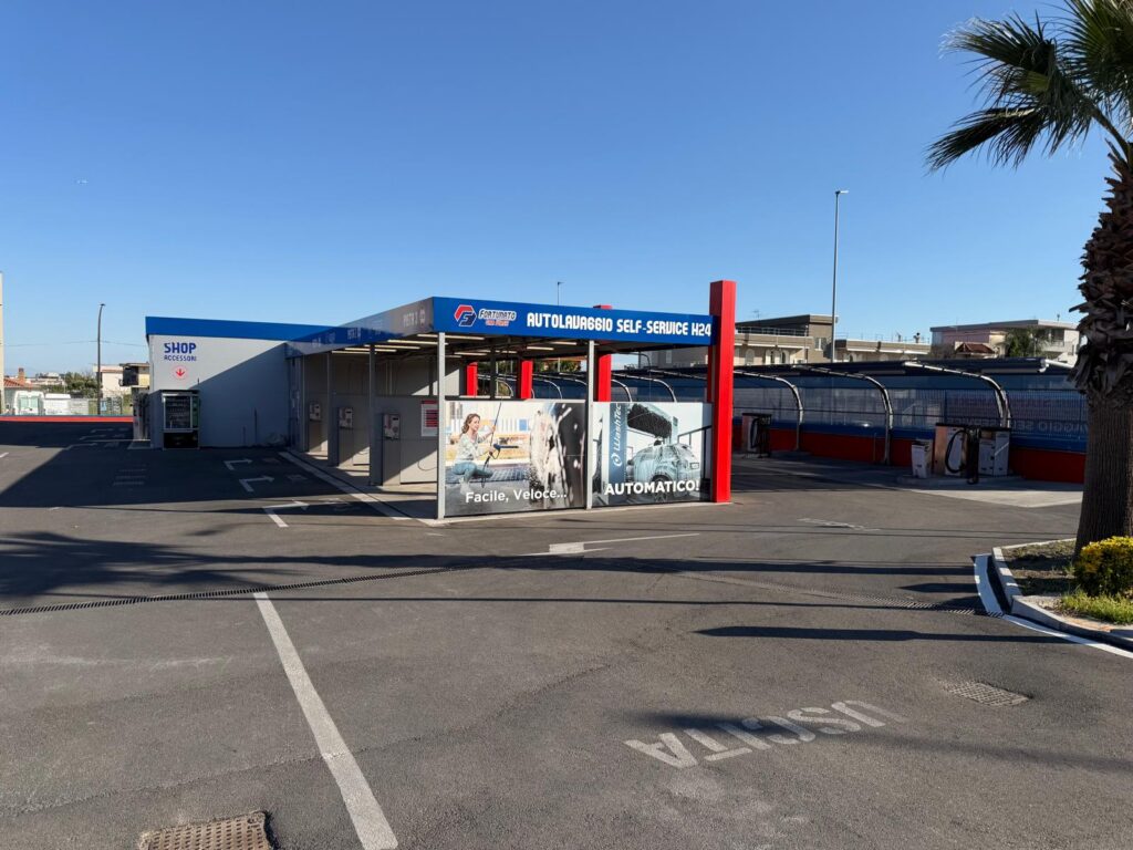 Autolavaggio self-service H24 realizzato da FM2 a Volla, tre portali automatici WashTec