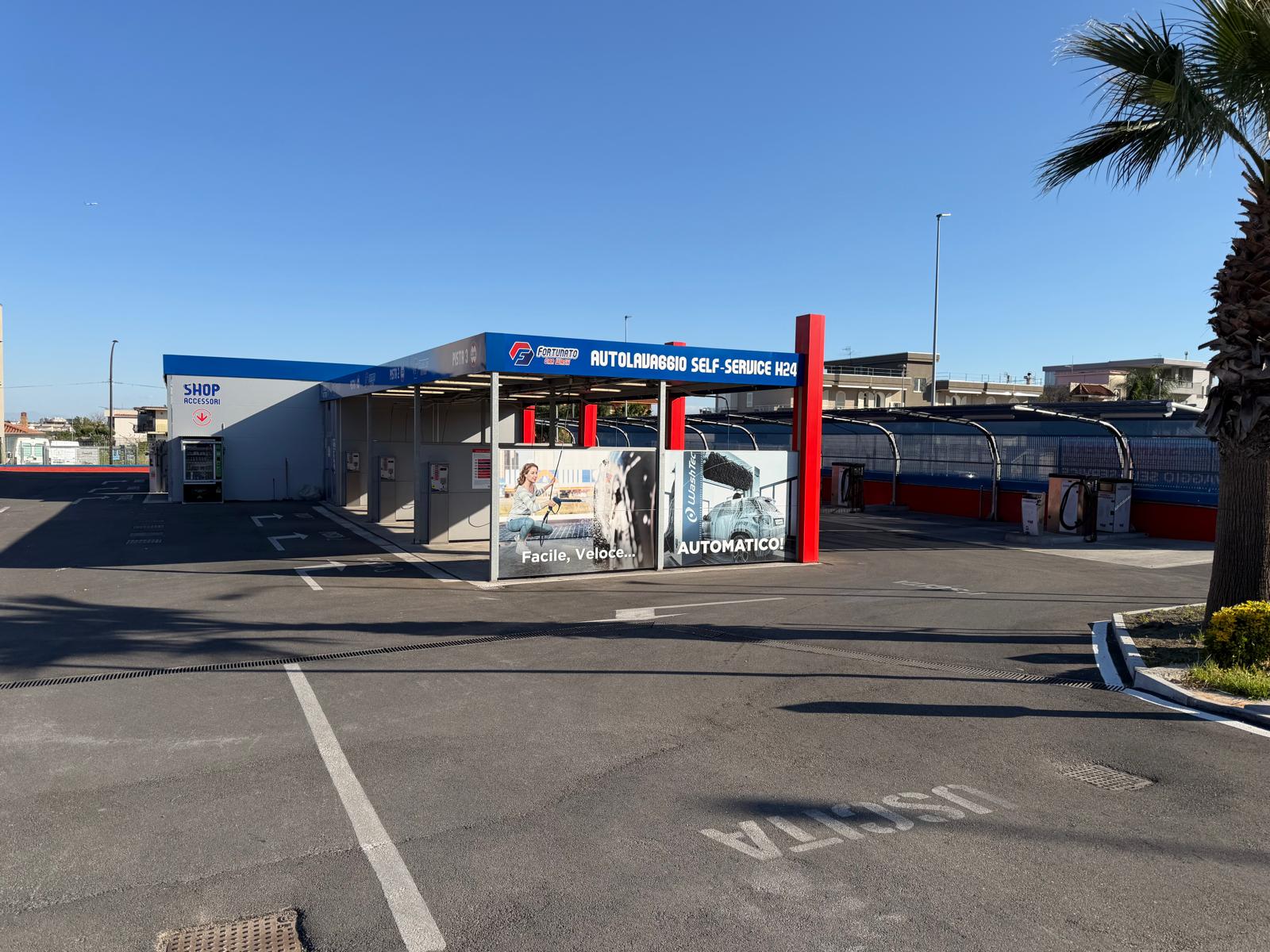 Autolavaggio self-service H24 realizzato da FM2 a Volla, tre portali automatici WashTec