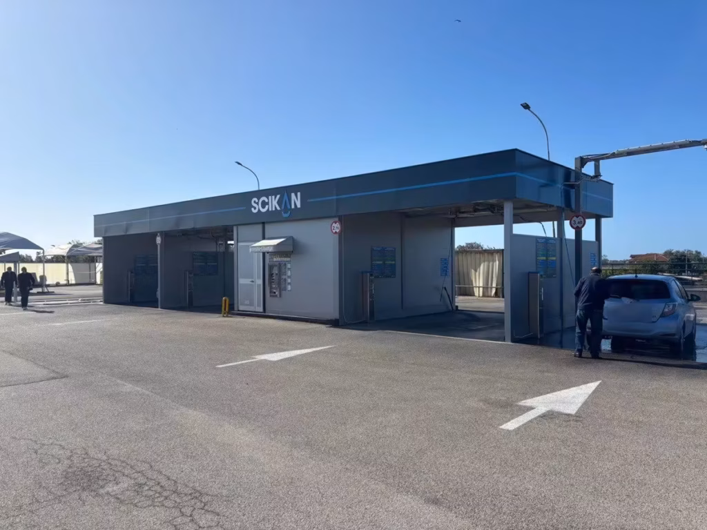 Autolavaggio self-service Scikan a Varcaturo, Giugliano in Campania, realizzato da FM2