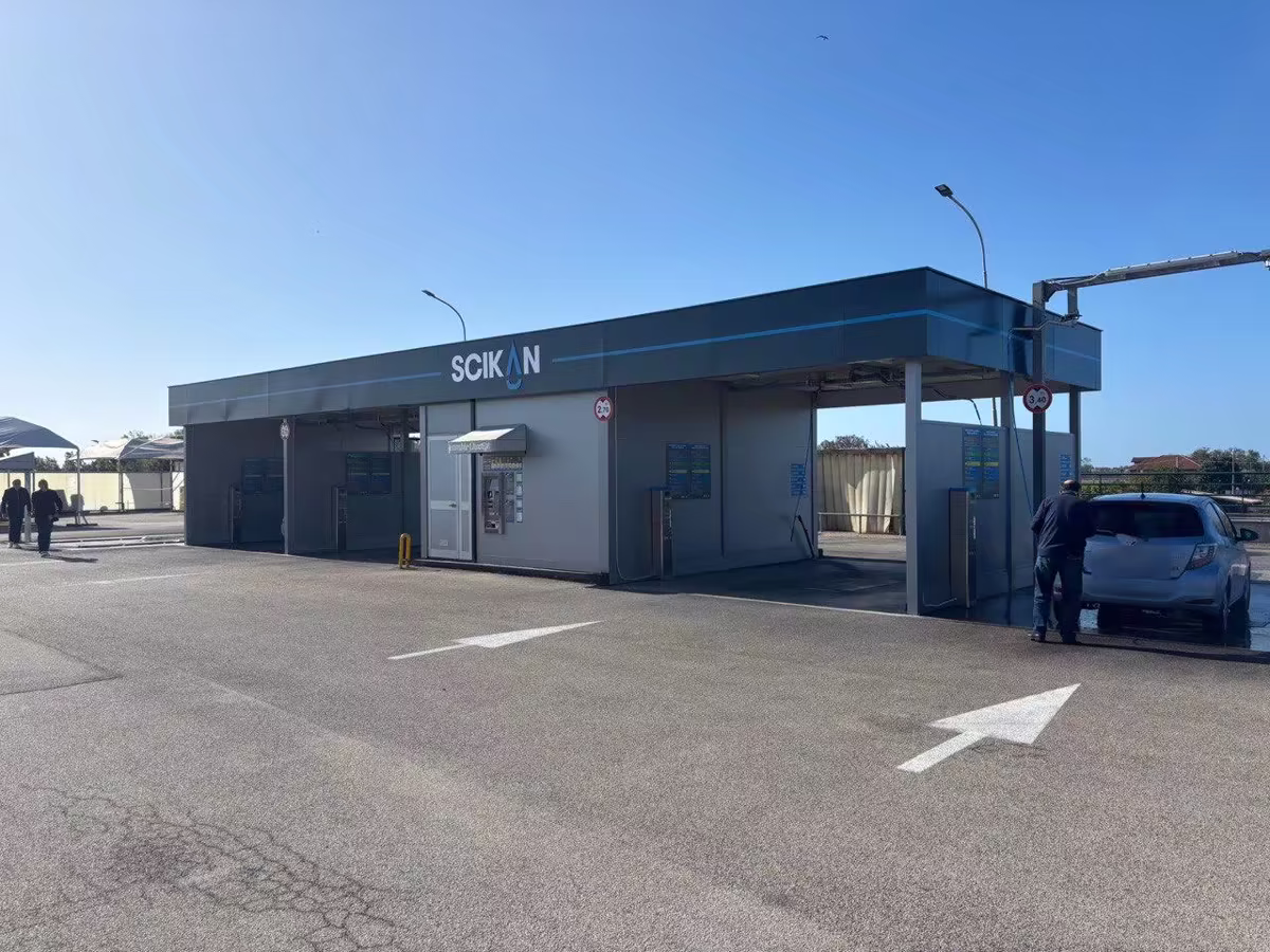 Autolavaggio self-service Scikan a Varcaturo, Giugliano in Campania, realizzato da FM2